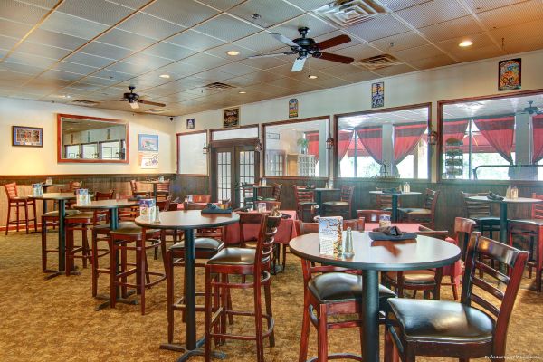 PARAMOUNT PLAZA HOTEL AND SUITES (Gainesville)